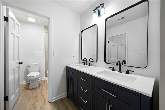 Building Photo - 374 Leisure Ct