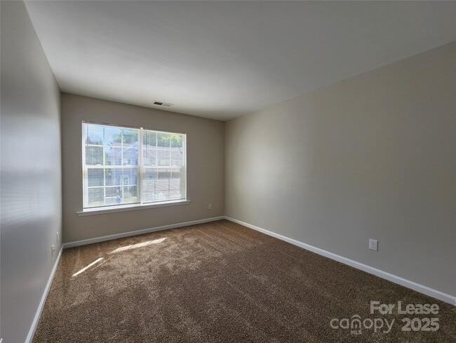 Building Photo - 3242 Mannington Dr