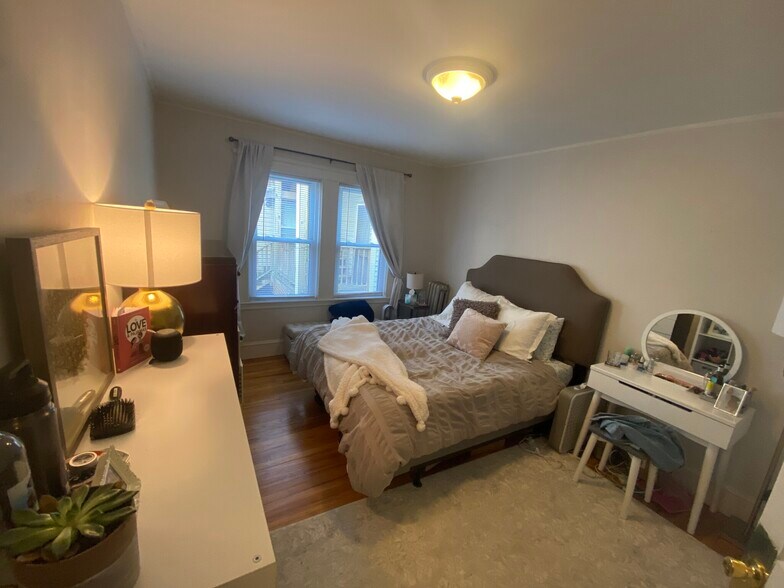 Building Photo - 15 Bolton St