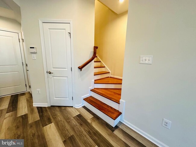 Building Photo - 22045 Broadway Ave