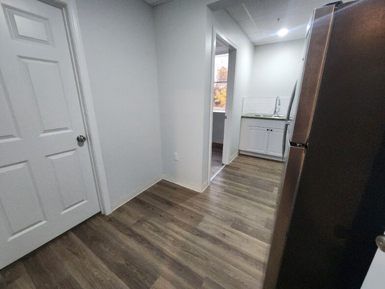 Building Photo - 151 S Main St