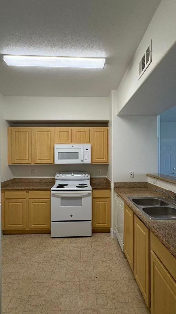 Building Photo - 8000 W Badura Ave