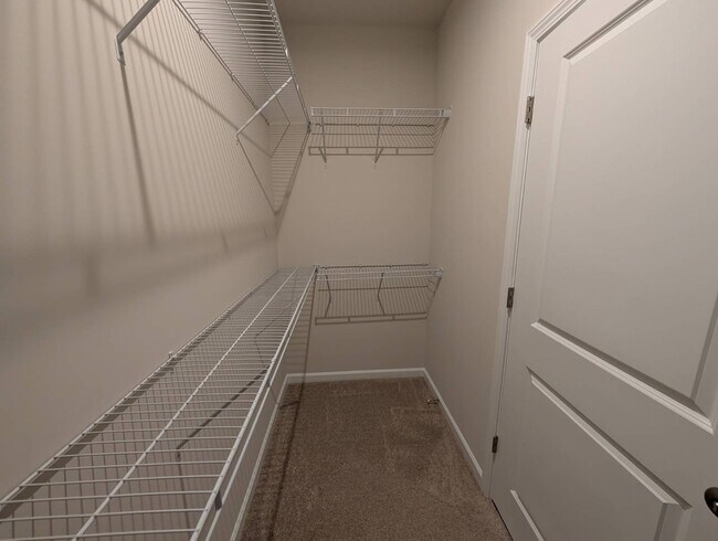 Building Photo - 985 Tess St