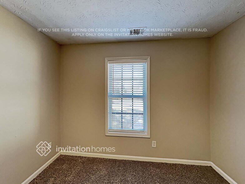 Building Photo - 70 Eastwood Forest