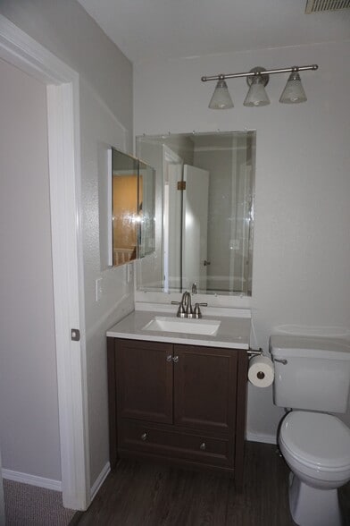 Main bathroom - 10252 West Dartmouth Avenue