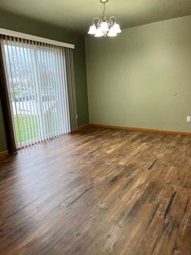 Building Photo - Charming 3-Bedroom, 1.5-Bathroom Townhouse for Rent in Valparaiso, Indiana