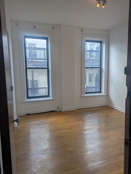 Building Photo - 1230 W Hubbard St