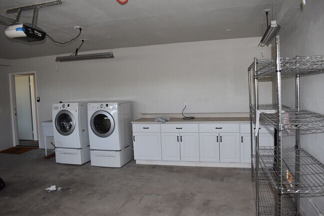 Building Photo - Beautiful 3 bedroom 2 bath Santee Home!