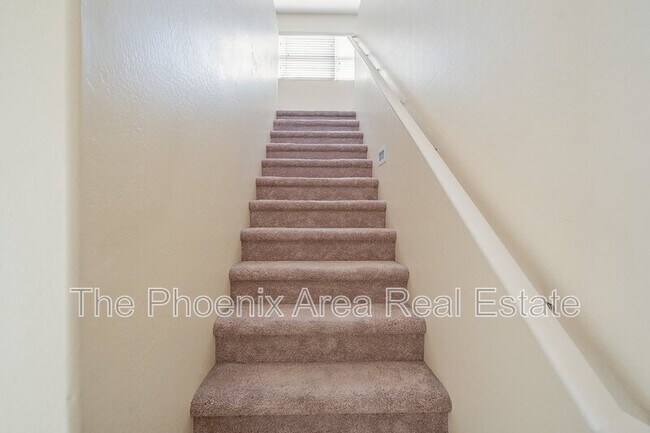 Building Photo - 1055 S Reber Ave