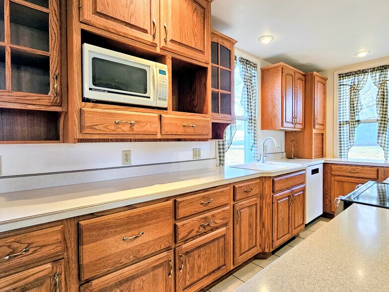 Building Photo - 461 W Main Ave