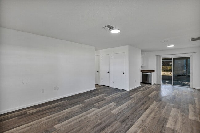 Building Photo - Charming 3-Bedroom Home with Porches in Eagle Lake