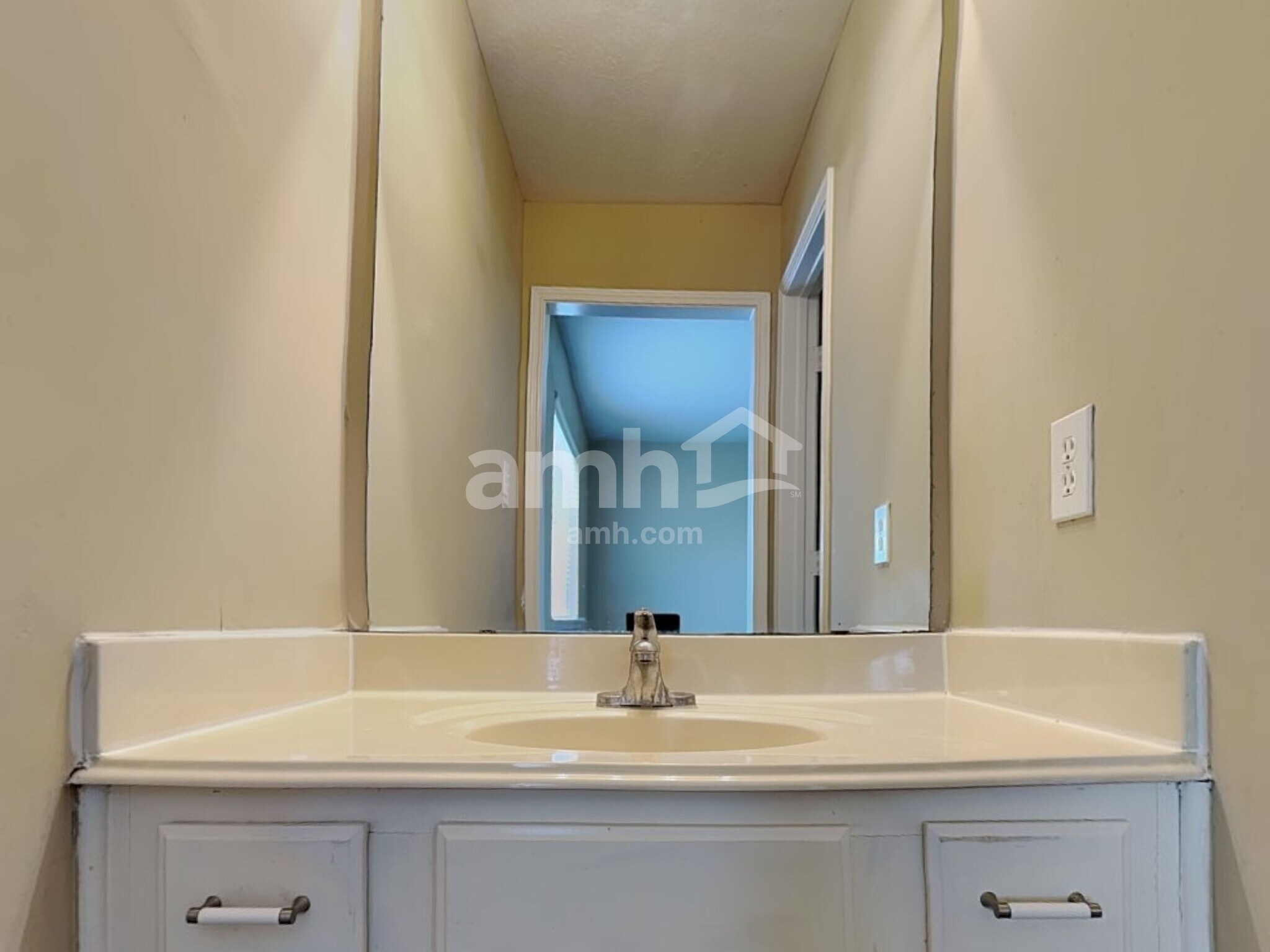 Building Photo - 11911 Lakewood Hills Dr