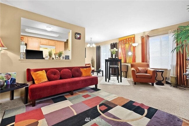 Building Photo - 3bed/2.5 bath home available NOW! Pet frie...