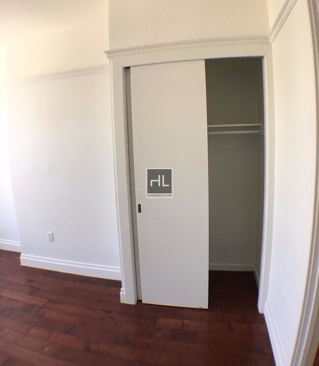 Building Photo - HARMAN STREET / Spacious 1-Bed (2-Flex) / ...