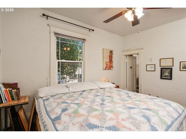 Building Photo - Classic Portland bungalow in Northeast Portland Available July 1st!