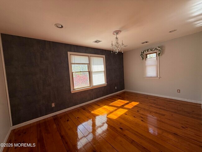 Building Photo - 605 Farrelly Ave