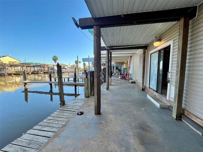 Building Photo - 318 Marine Way