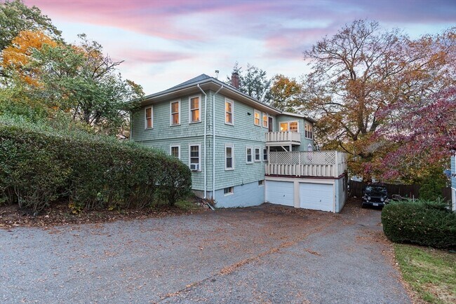 Building Photo - 14 Hood St