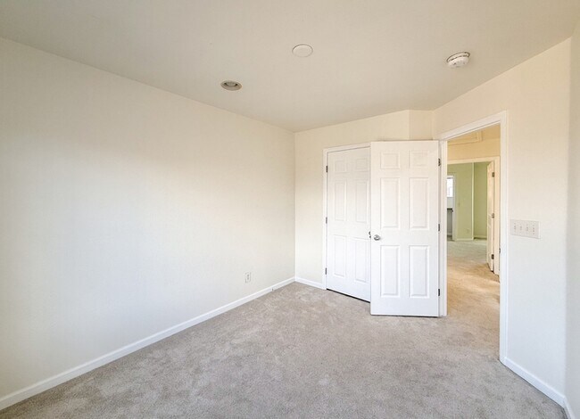 Building Photo - 5731 E 127th Pl