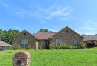 Building Photo - Extraordinary 3 Bedroom, 2 Bath Home in Southeast Tyler! Coming Soon!