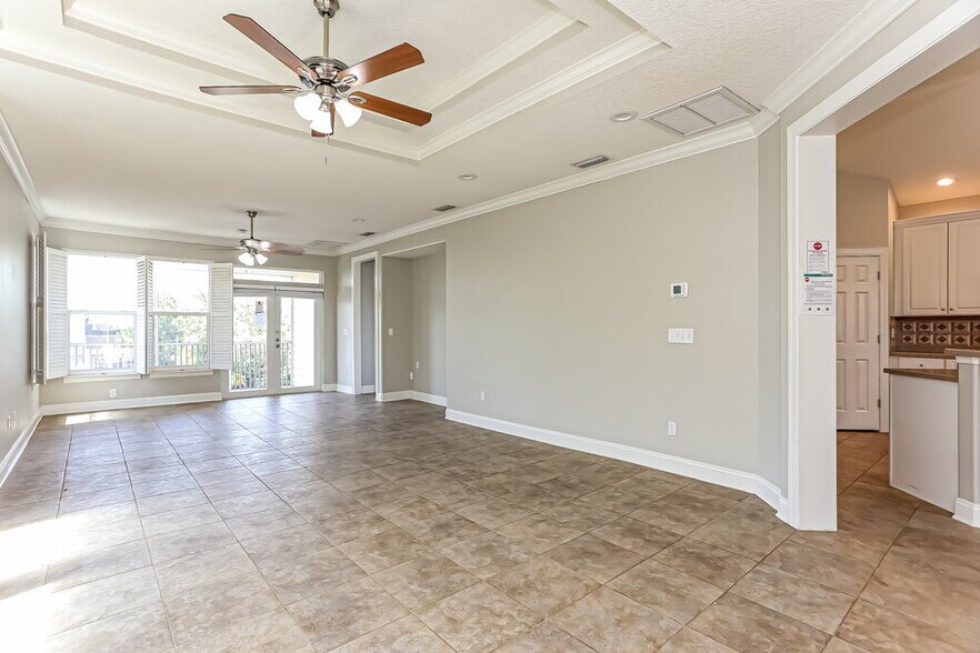 Building Photo - 136 Sunset Cir S