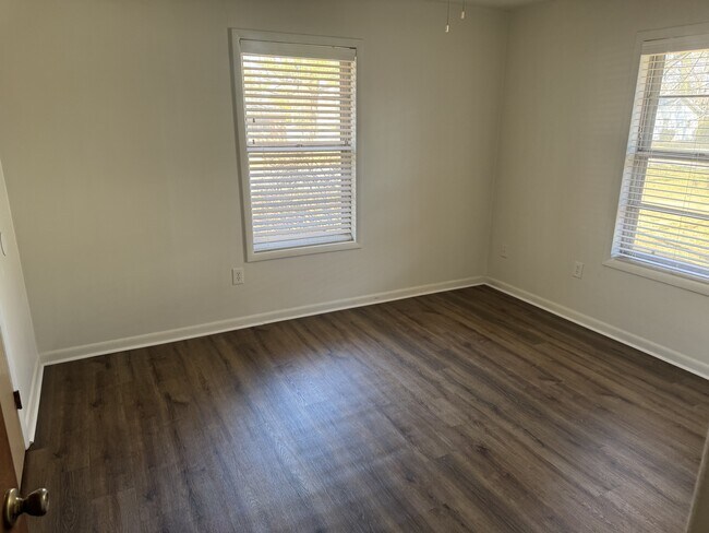 Building Photo - 513 3rd St