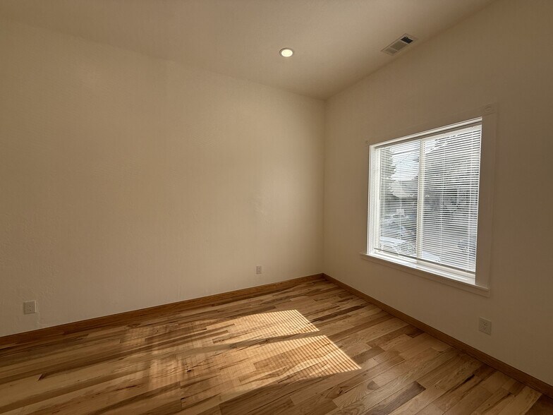 Building Photo - 1921 Harmon St