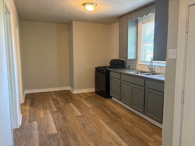 Building Photo - 5962 Belarbor St