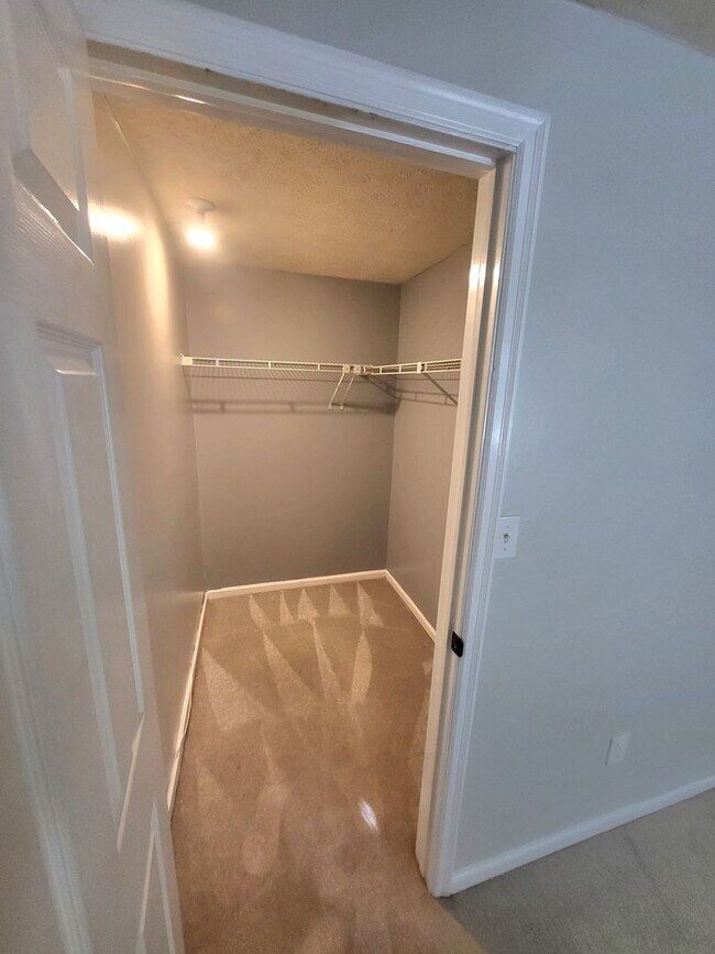 Building Photo - 47 Lucinda Ct