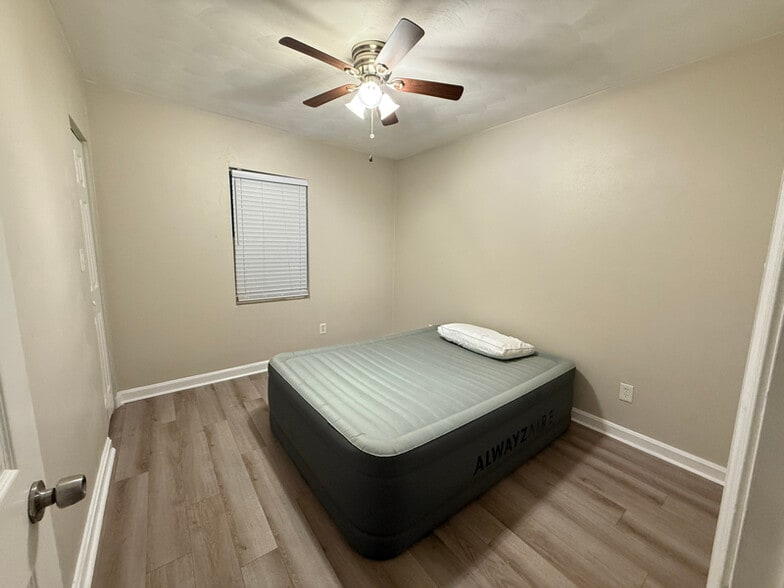 Building Photo - 946 Ave H