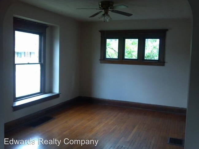 Building Photo - 3 br, 1 bath House - 732 West Main Street