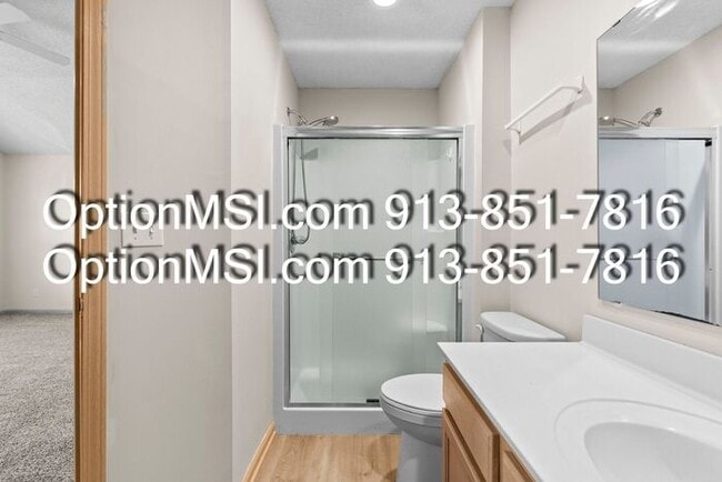 Building Photo - Well Maintained Half Duplex