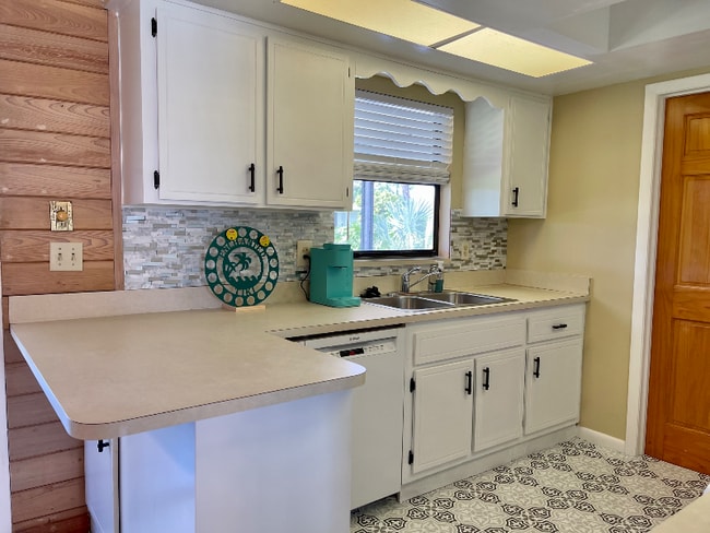 Building Photo - 406 SE Justine Terrace