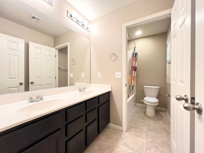 Building Photo - 10530 Siesta Key St