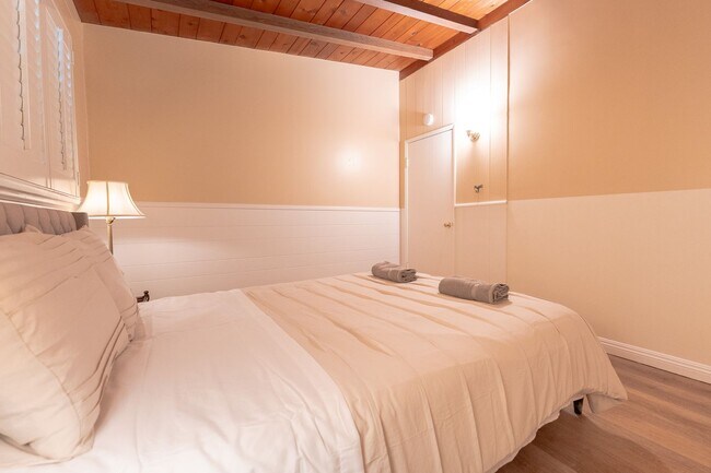 Building Photo - Peaceful Cottage Home w/ 3B2B