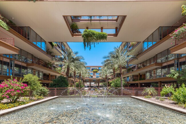 Building Photo - 7137 E Rancho Vista Dr