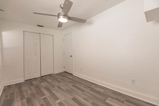 Building Photo - 808 N Palmway