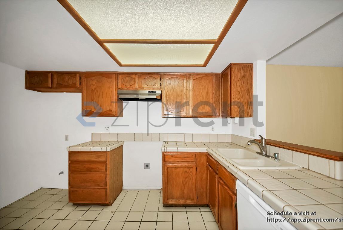 Building Photo - 11684 Ash St