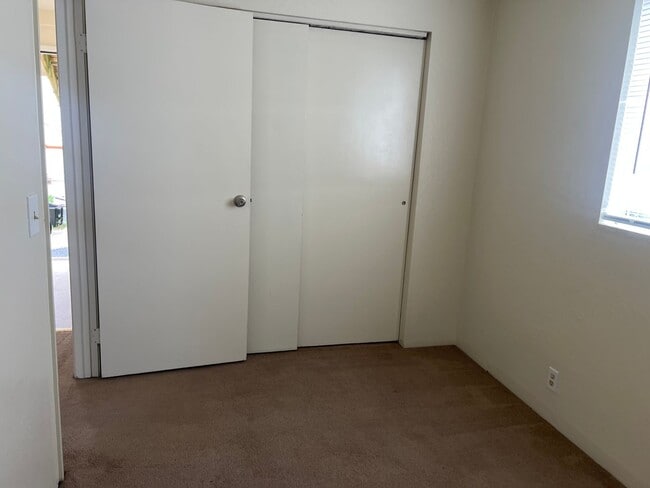 Building Photo - 1213corv