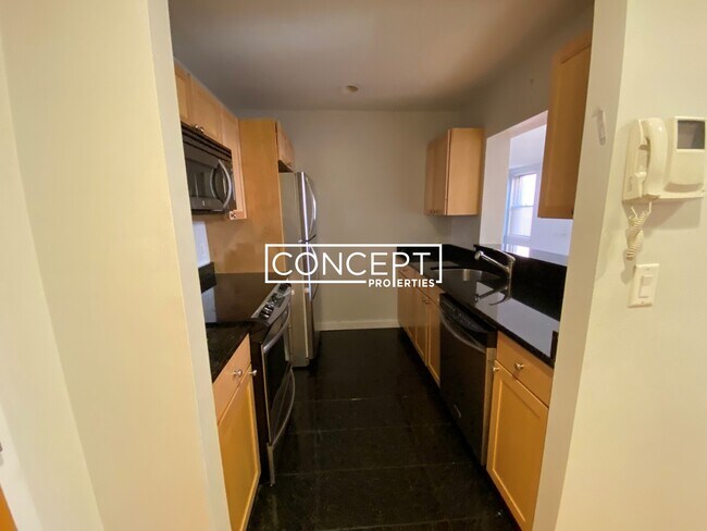 Building Photo - 1661 Washington St