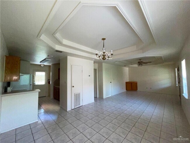 Building Photo - 624 S Pleasantview Dr