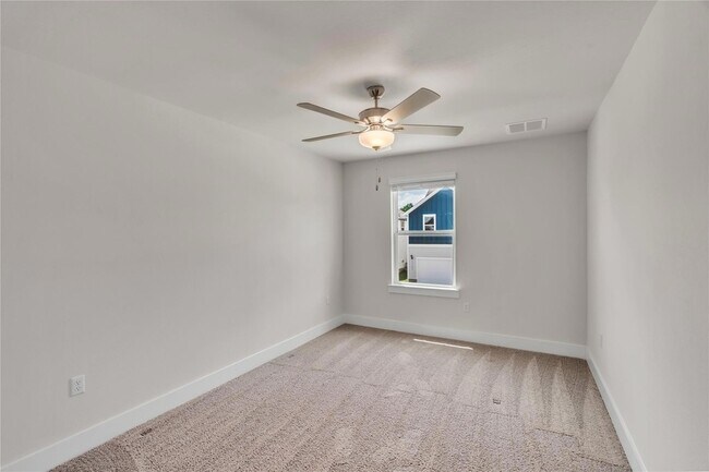 Building Photo - 15607 Ellinger Dr