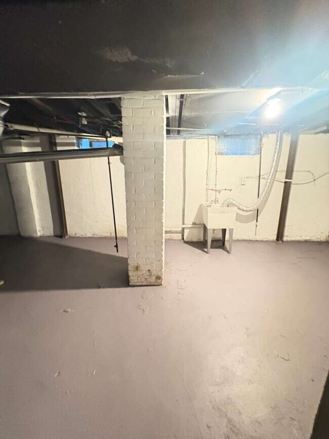 Building Photo - 12011 Evergreen Rd