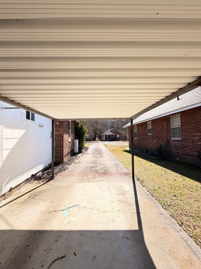 Building Photo - 3/1 House in Celanese $1,495