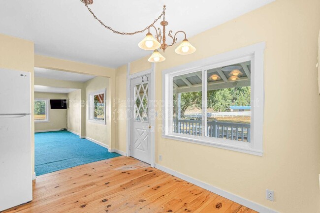 Building Photo - 17778 E Canary Creek Rd