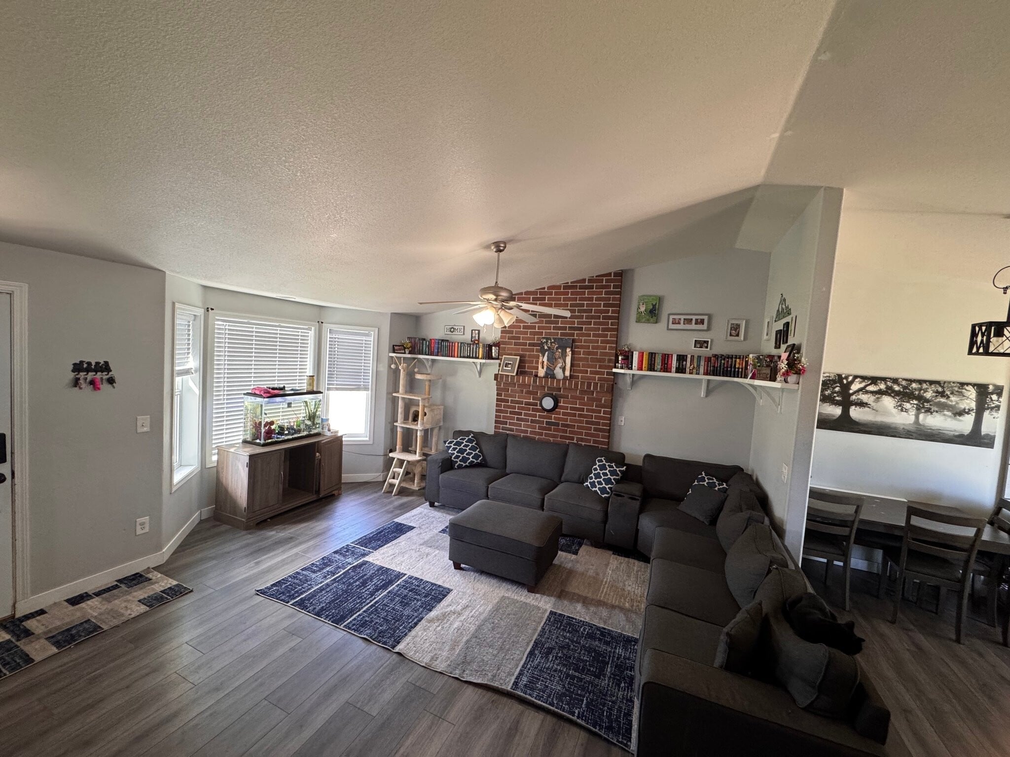Building Photo - 107 S Pine Dr