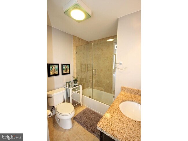 Building Photo - 200 Lincoln Ave