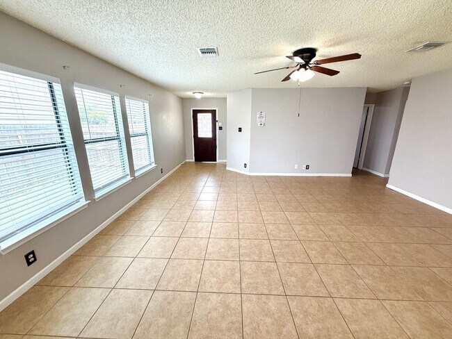 Building Photo - **APPLICATION RECEIVED** *MOVE IN SPECIAL* Beautiful 3 Bedroom Home with Granite Countertops & La...