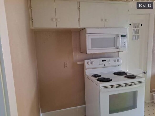 Building Photo - Cute & Clean 2-Bedroom Home for Rent Charming Updates & Great Amenities!