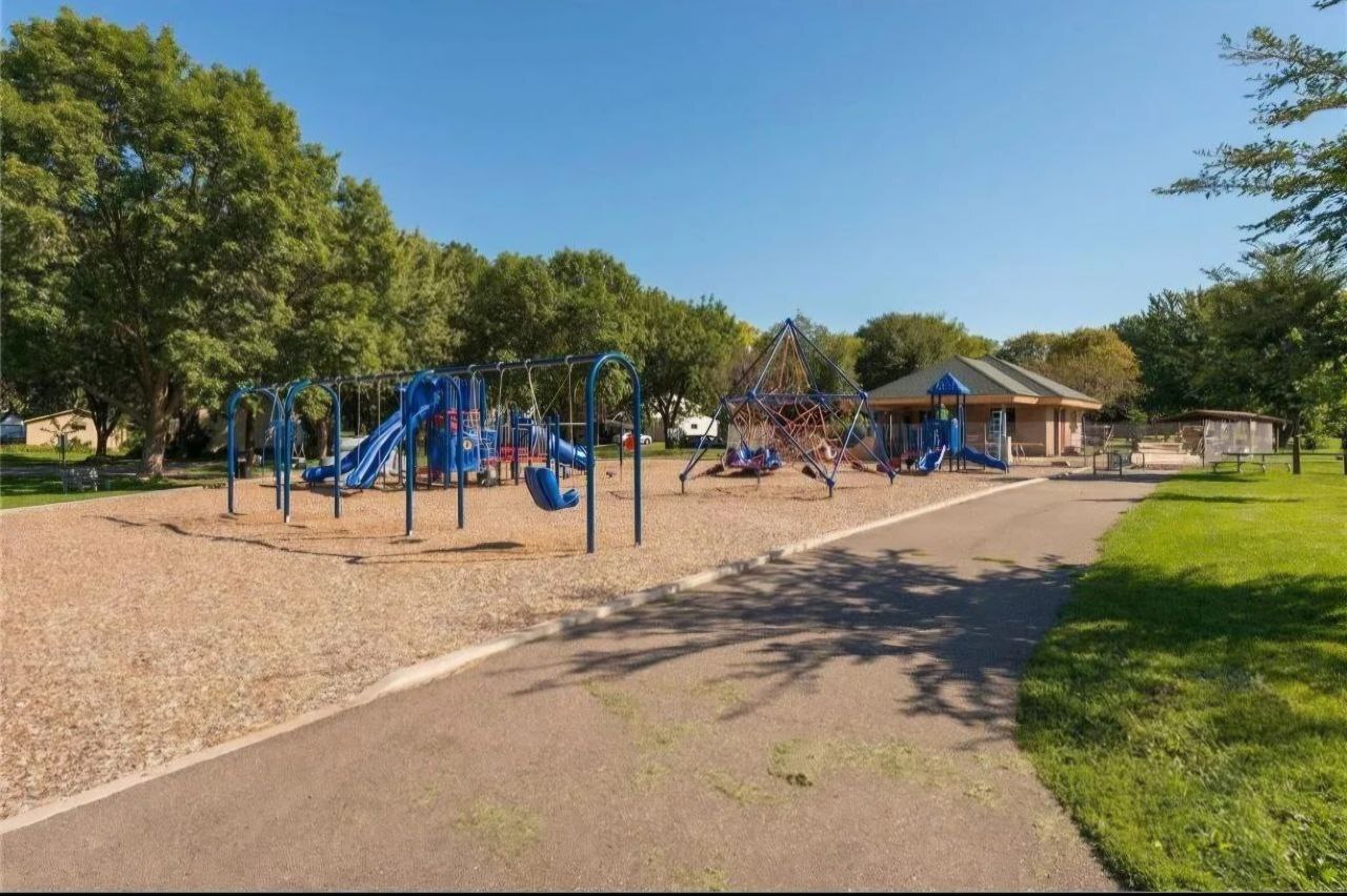 Building Photo - 935 11th Ave S